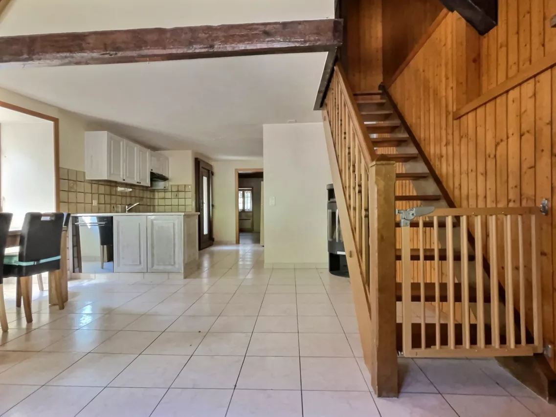 Affaire à saisir! Maison villageoise avec 2 appartements