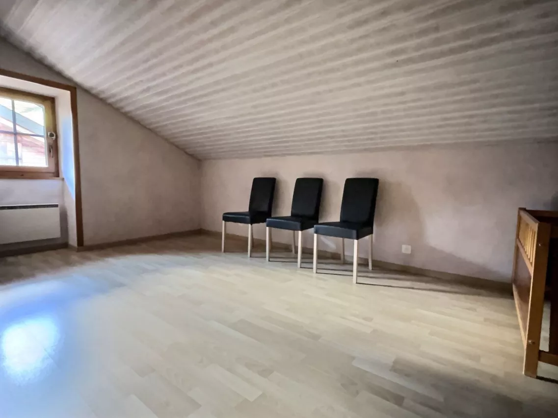 Affaire à saisir! Maison villageoise avec 2 appartements