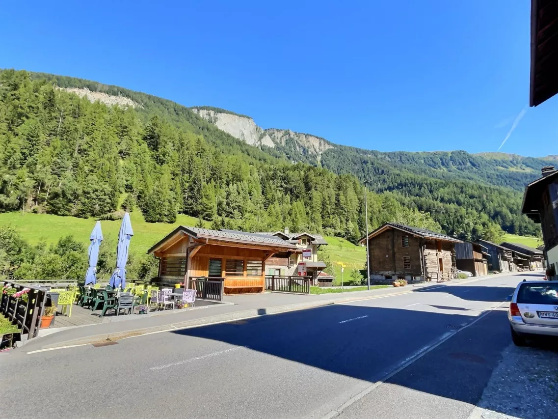 Affaire à saisir! Maison villageoise avec 2 appartements