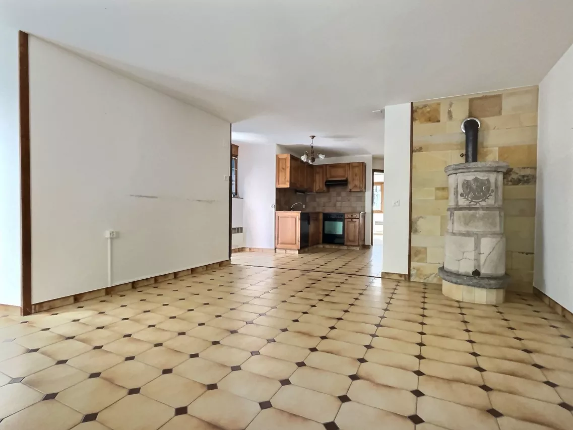 Affaire à saisir! Maison villageoise avec 2 appartements