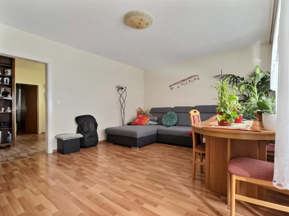 Bel appartement 4.5 pièces attique balcon sud et garage box à Chippis (proche Sierre)