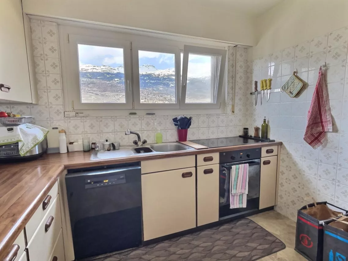 Bel appartement 4.5 pièces attique balcon sud et garage box à Chippis (proche Sierre)