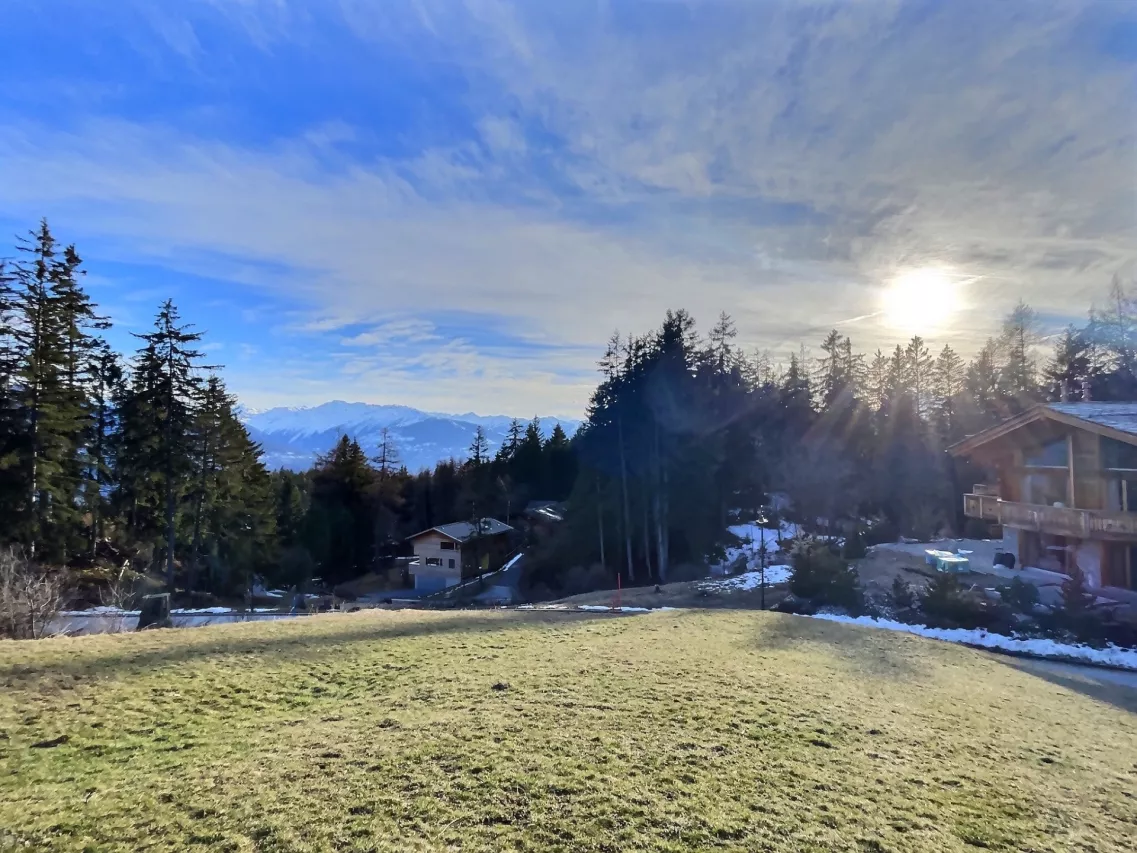 Parcelle à construire à Crans-Montana - Cadre Verdoyant, vue montagnes