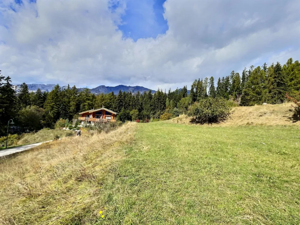 Parcelle à construire à Crans-Montana - Cadre Verdoyant, vue montagnes