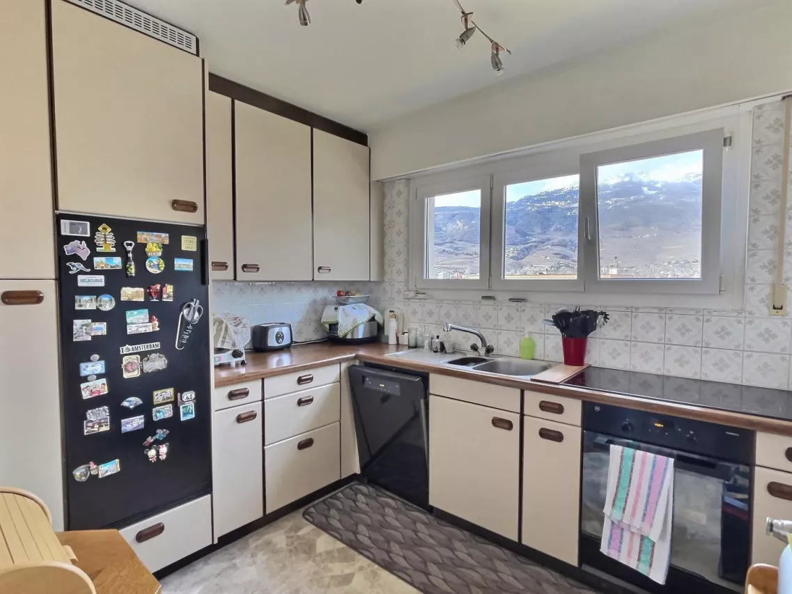 Bel appartement traversant de 4.5 pièces - attique avec garage box
