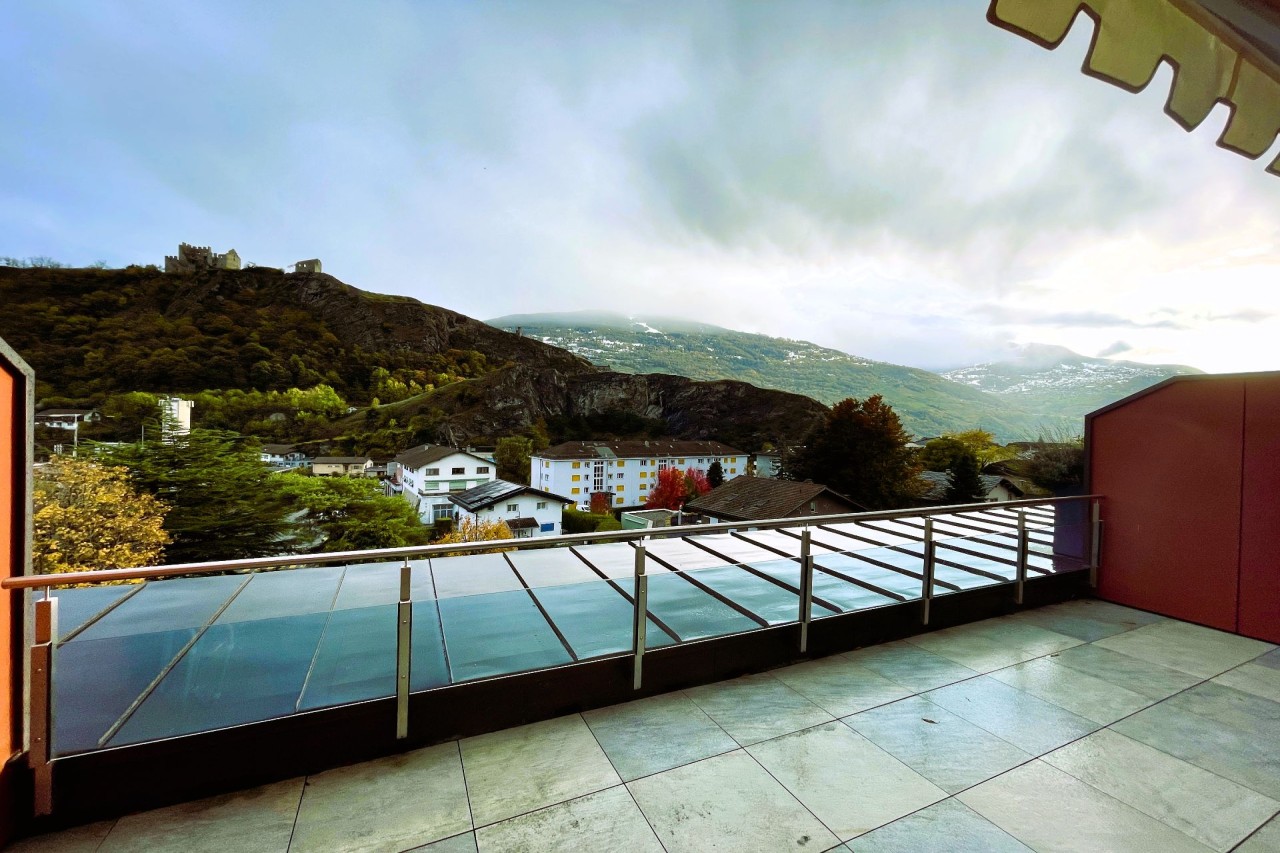 Magnifique appartement en attique au calme à 2 pas du centre de Sion