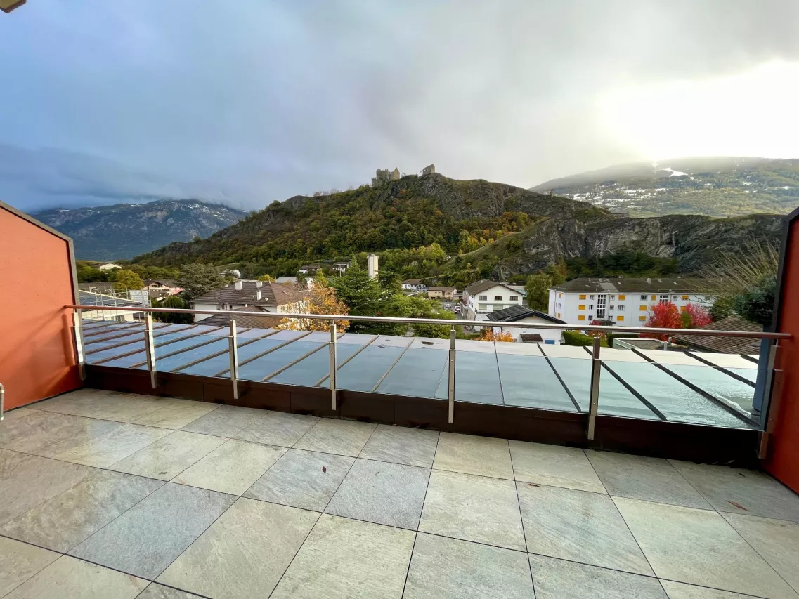 Magnifique appartement en attique au calme à 2 pas du centre de Sion