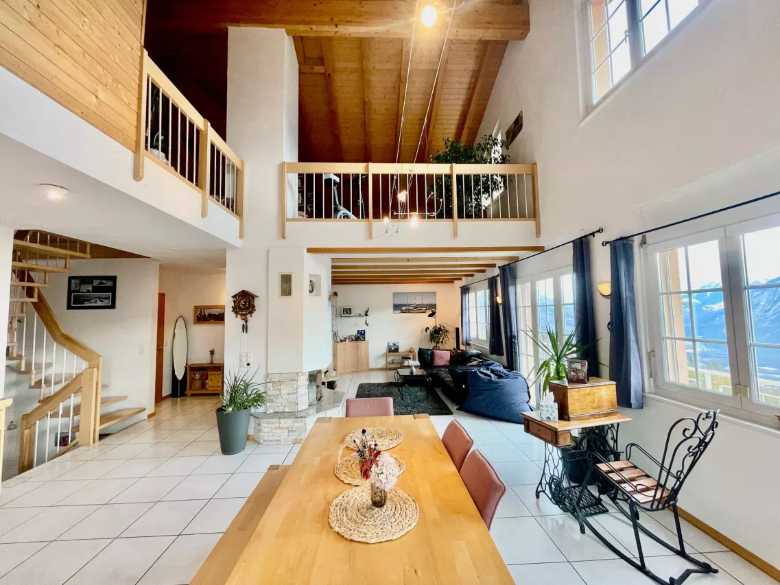 Villa en superbe état avec grands volumes et studio indépendant