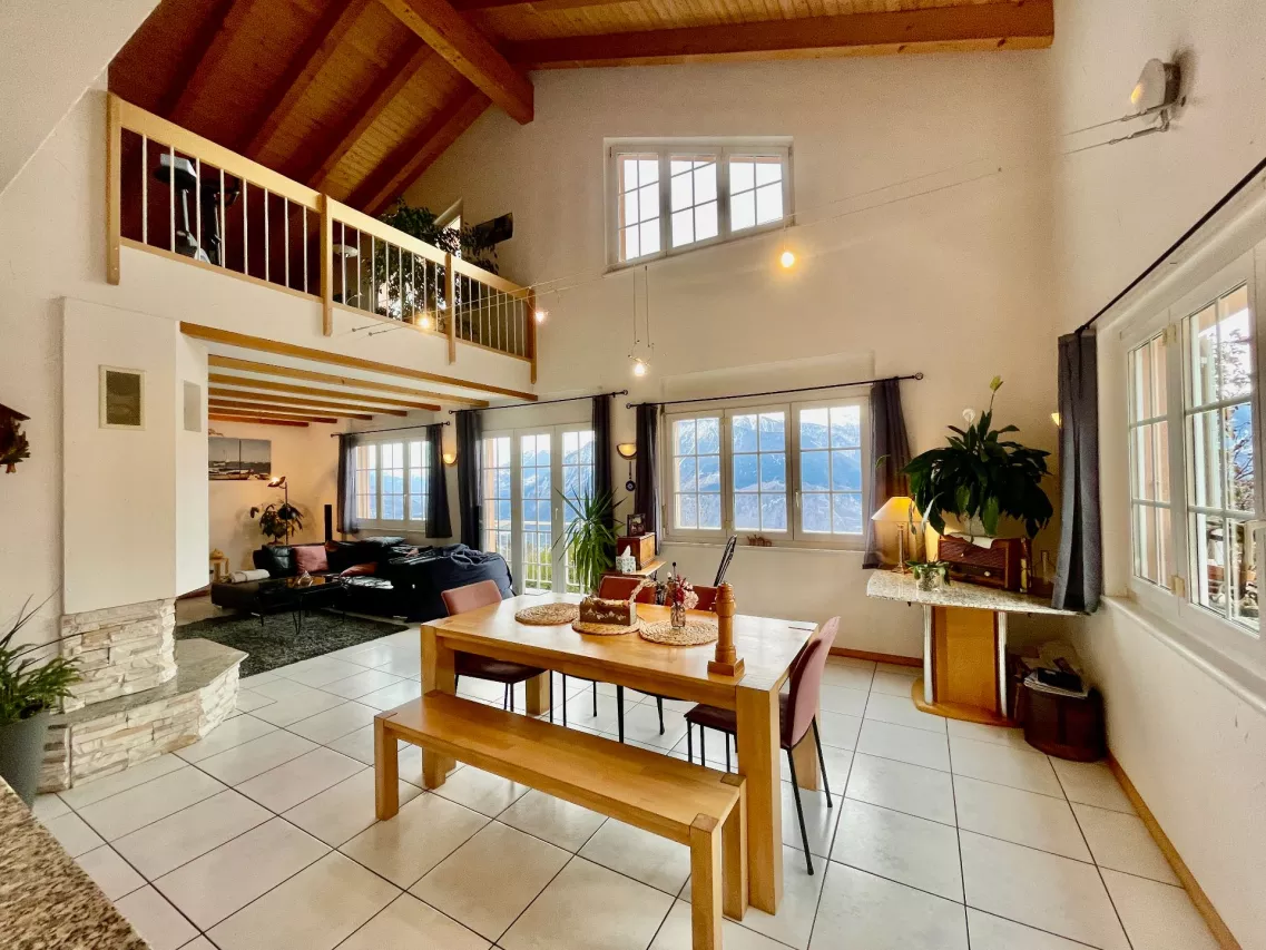 Villa en superbe état avec grands volumes et studio indépendant