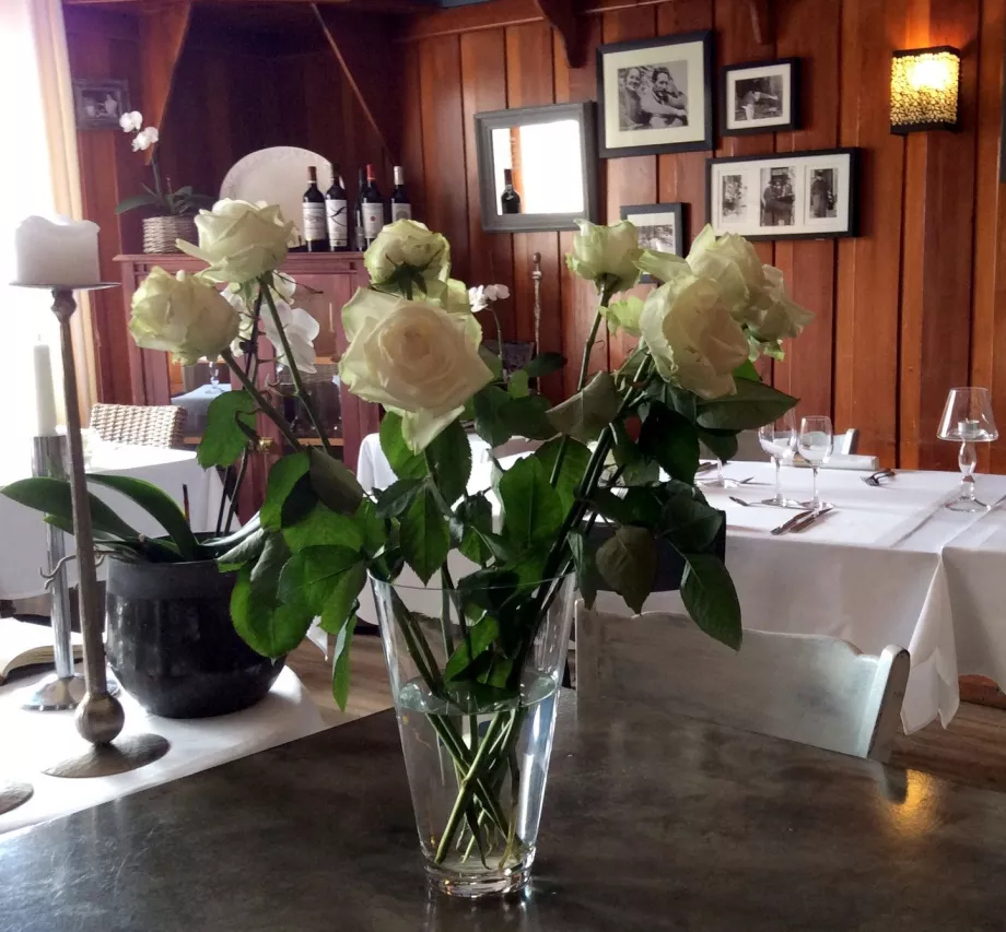 Chambres d'hôtes de charme avec restaurant de très bonne renommée dans un village environnant