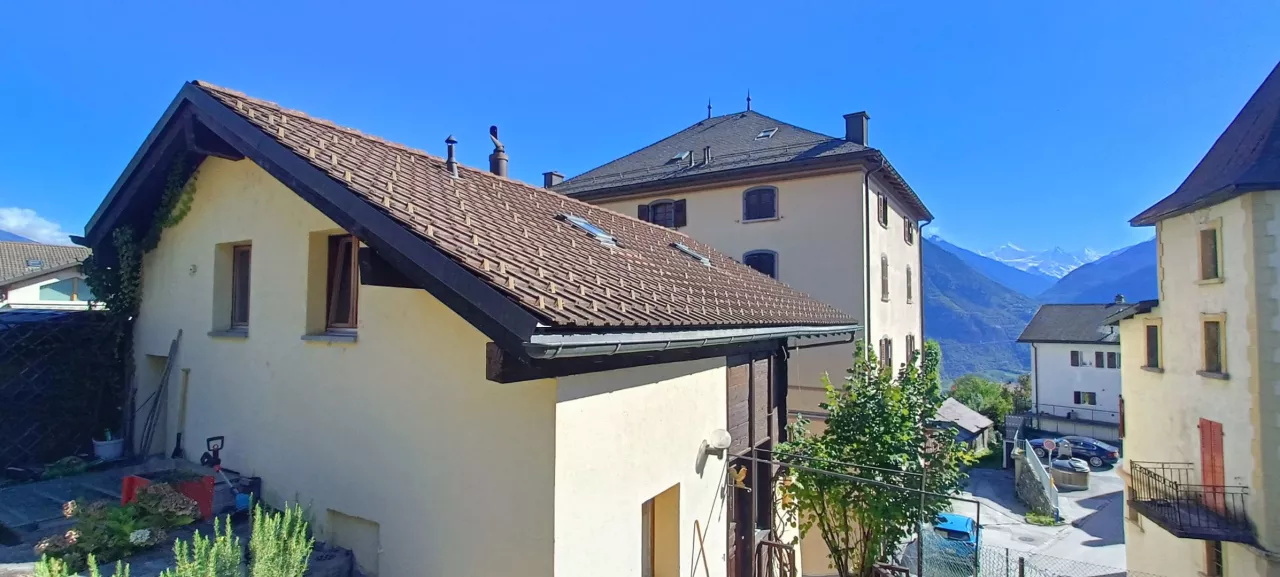 POUR INVESTISSEUR AVEC CONTRAT DE LOCATION DE 3ANS Maison villageoise avec jardin au coeur du village