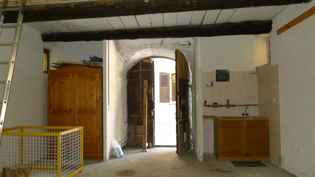 POUR INVESTISSEUR AVEC CONTRAT DE LOCATION DE 3ANS Maison villageoise avec jardin au coeur du village