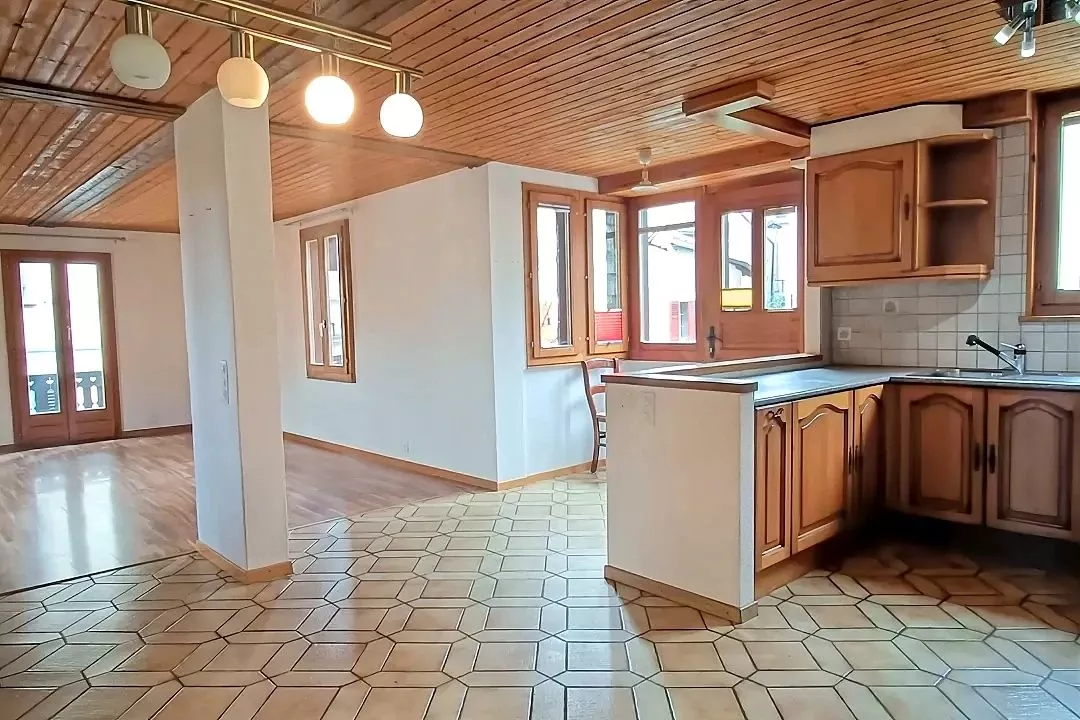 POUR INVESTISSEUR AVEC CONTRAT DE LOCATION DE 3ANS Maison villageoise avec jardin au coeur du village