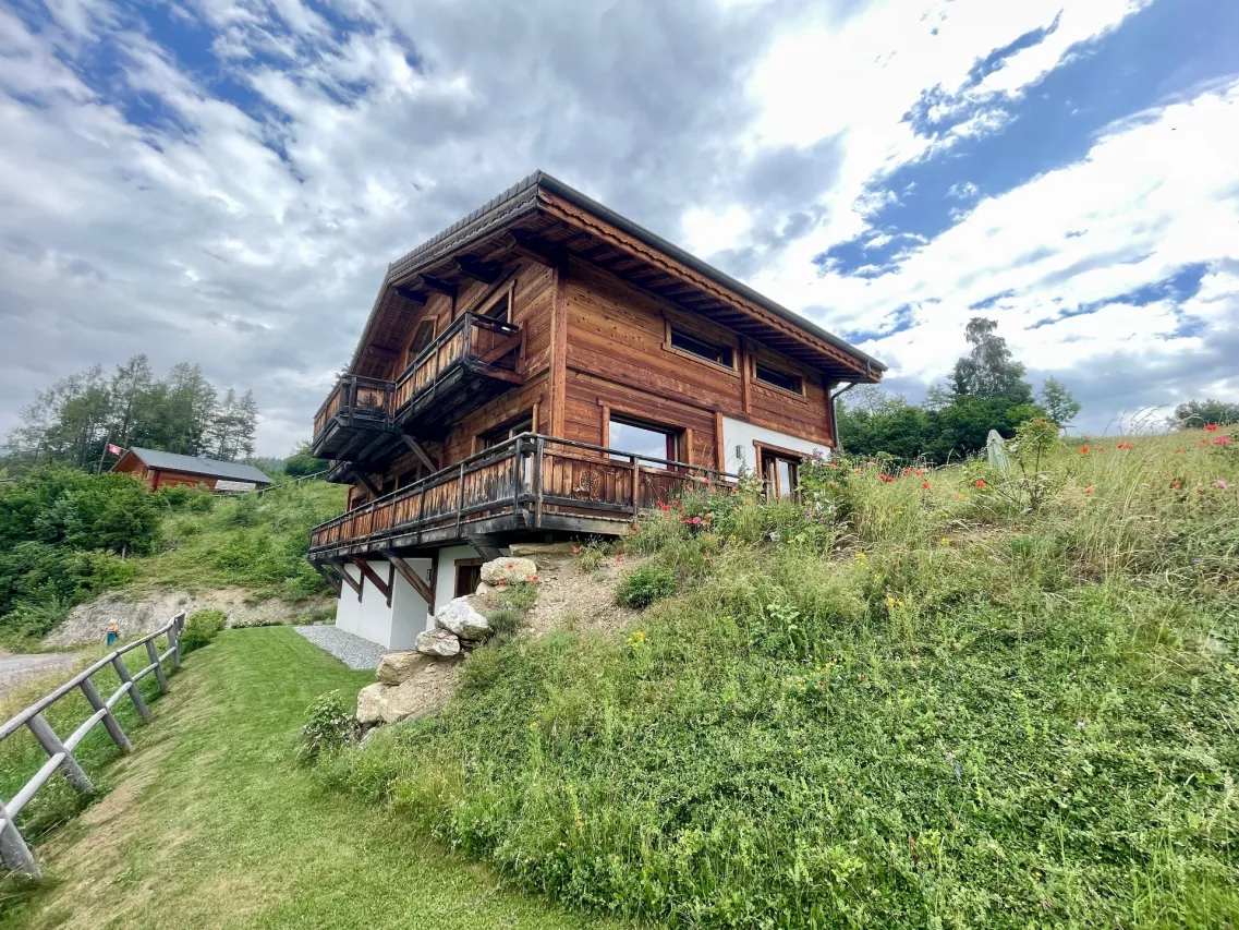 Spacieux chalet à quelques pas du village de Lens et proche de Crans