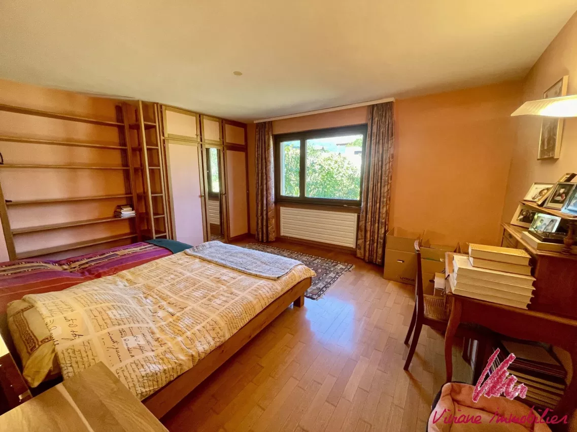 À quelques minutes de Crans-Montana, grande maison de 2 appartements sur vaste parcelle