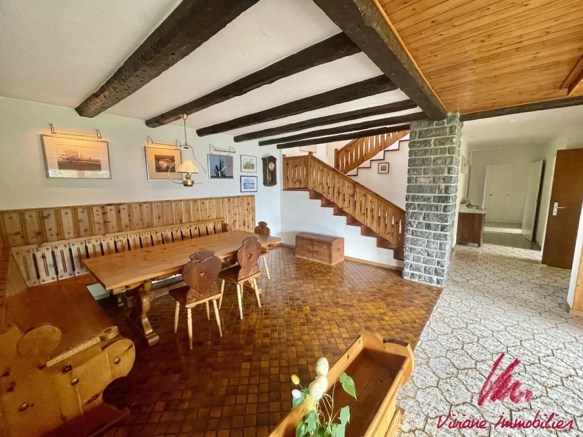 À quelques minutes de Crans-Montana, grande maison de 2 appartements sur vaste parcelle