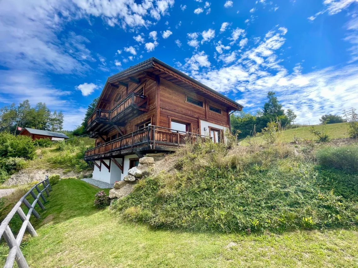 Spacieux chalet à quelques pas du village de Lens et proche de Crans