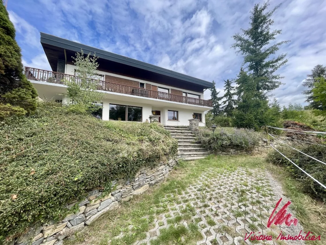 À quelques minutes de Crans-Montana, grande maison de 2 appartements sur vaste parcelle