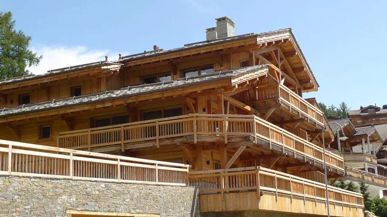 EXCEPTIONNEL, magnifique et luxueux appartement de 5.5 pièces semi-comble