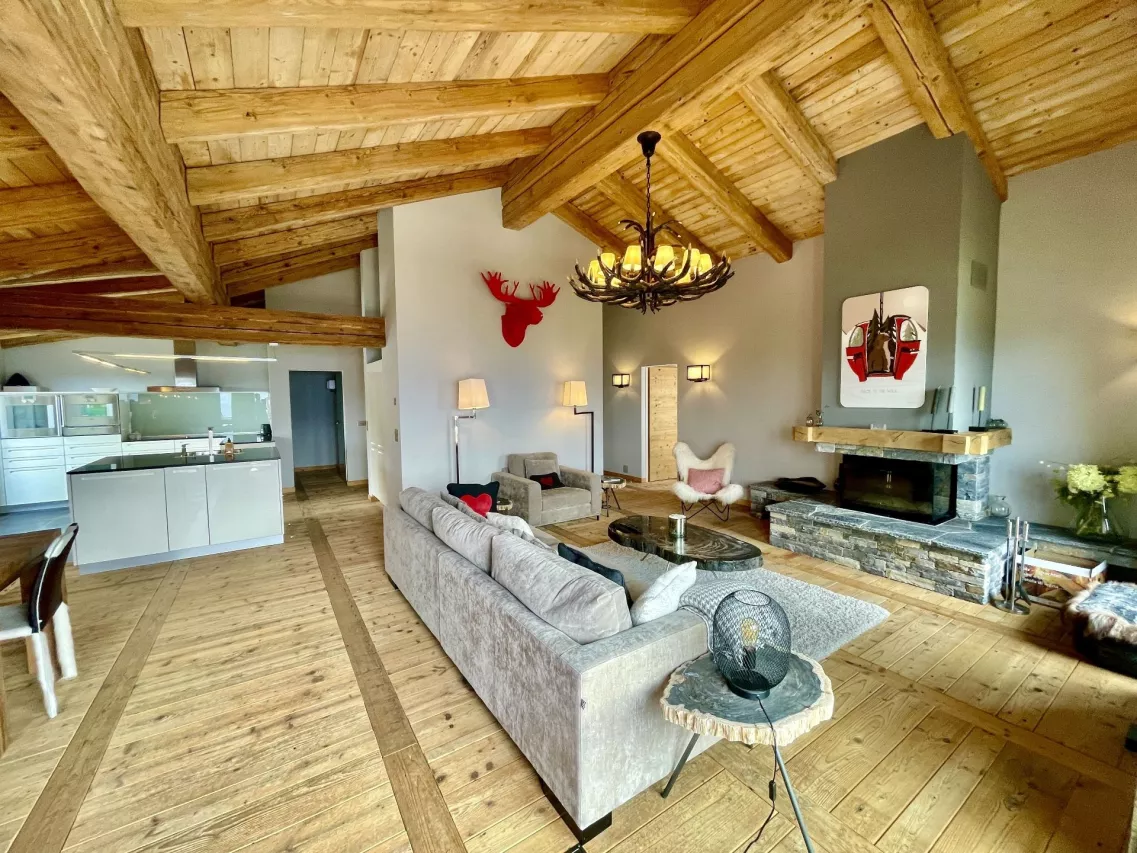 Superbe ATTIQUE dans résidence de luxe à 2 pas des pistes de ski