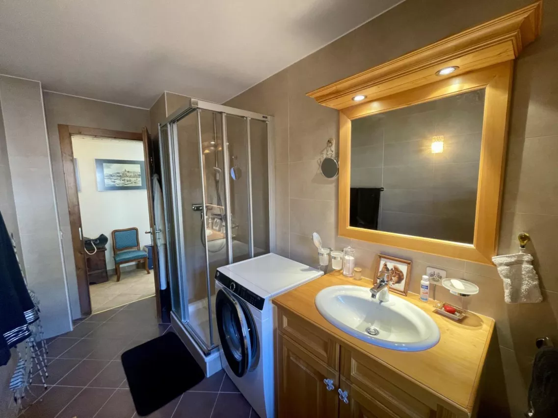 Appartement 3,5 pièces semi-combles au centre de Montana