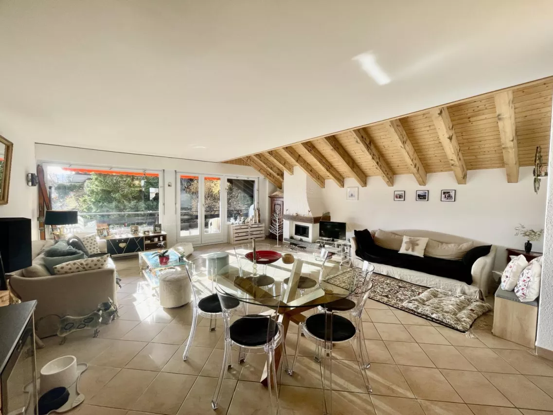 Appartement 3,5 pièces semi-combles au centre de Montana