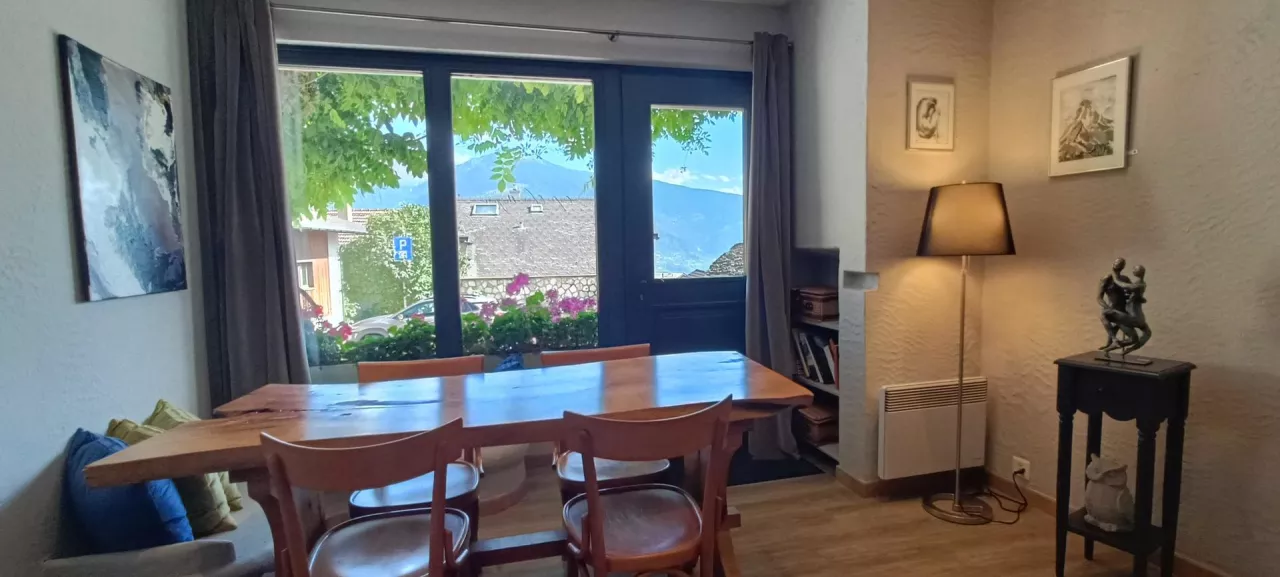 RARE! Restaurant de renom avec chambres d'hôtes dans un village typique Valaisan à 2 pas de Crans-Montana