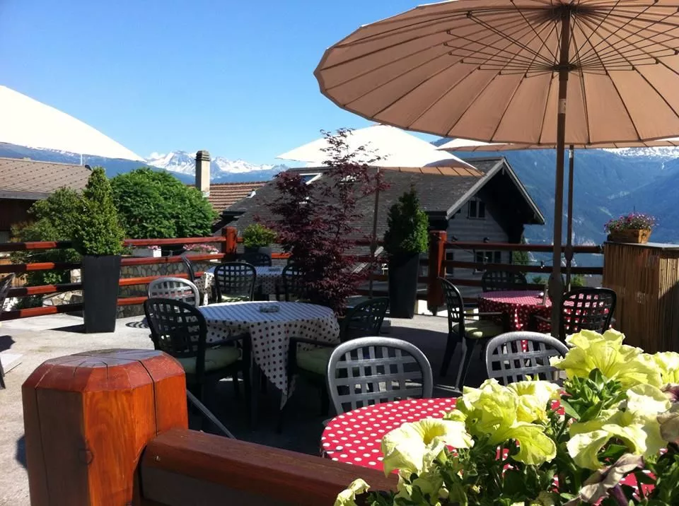RARE! Restaurant de renom avec chambres d'hôtes dans un village typique Valaisan à 2 pas de Crans-Montana