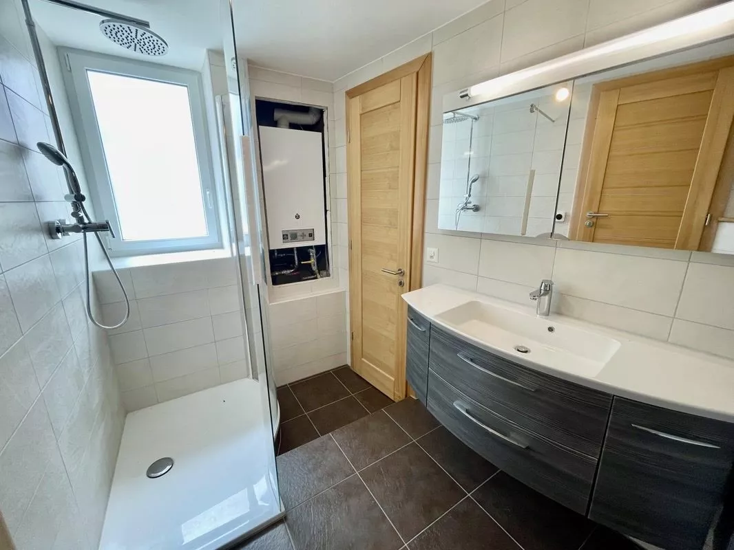 Maison villageoise pleine de charme et entièrement rénovée au coeur de Muraz à Sierre, avec local pour rendement