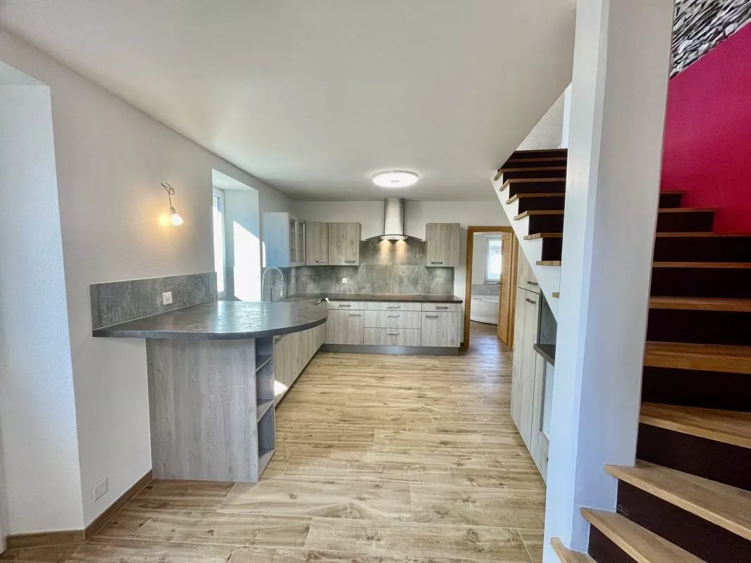 Maison villageoise pleine de charme et entièrement rénovée au coeur de Muraz à Sierre, avec local pour rendement