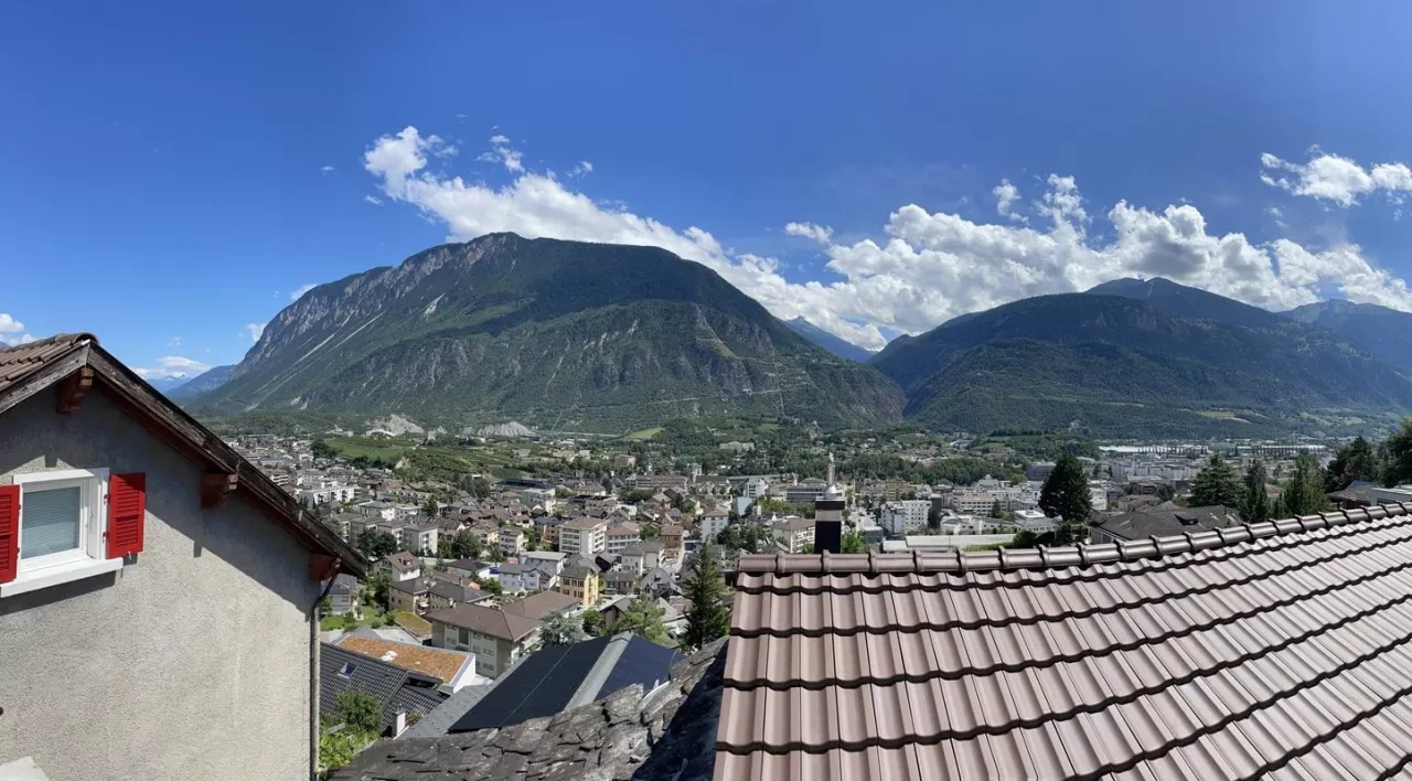 Maison villageoise pleine de charme et entièrement rénovée au coeur de Muraz à Sierre, avec local pour rendement