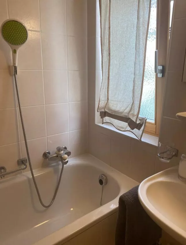 Charmant appartement d'angle à Montana quartier bucolique vue montagne