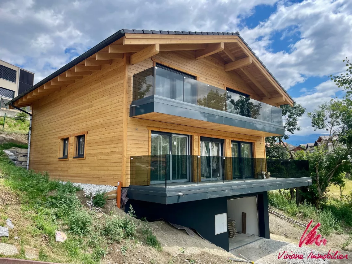 Vue imprenable à quelques pas du centre du village CHALET AVEC JARDIN