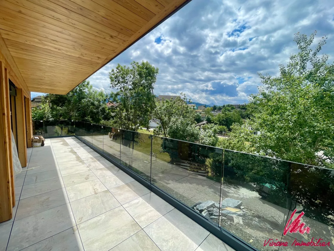 Vue imprenable à quelques pas du centre du village CHALET AVEC JARDIN