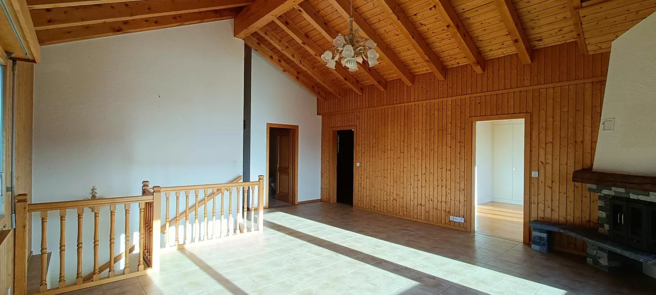 Chalet dans un havre de paix aux portes de Crans-Montana - 2 appartements - Grand potentiel