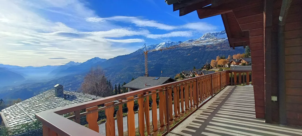 Chalet dans un havre de paix aux portes de Crans-Montana - 2 appartements - Grand potentiel