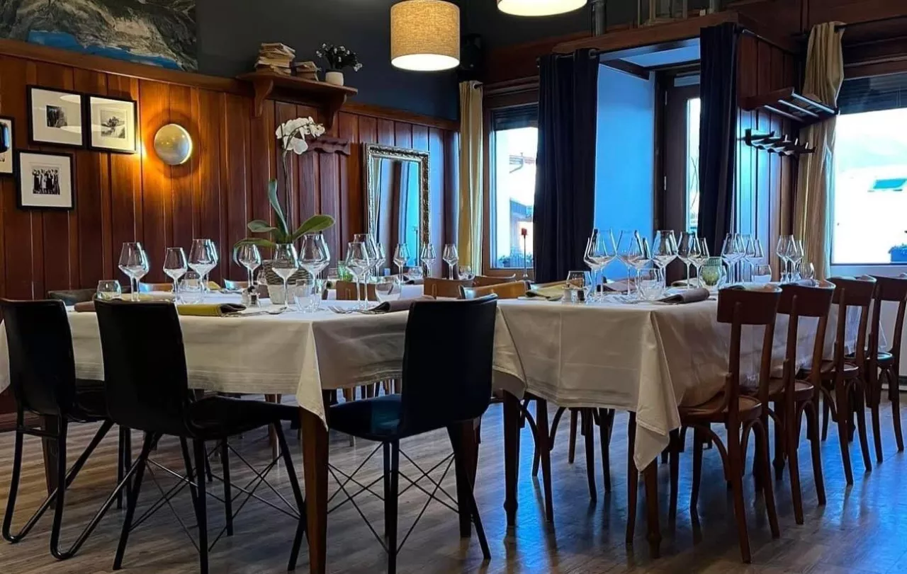 A LOUER OU VENDRE Café Restaurant chambres d'hôtes dans un village typique Valaisan à 2 pas de Crans-Montana