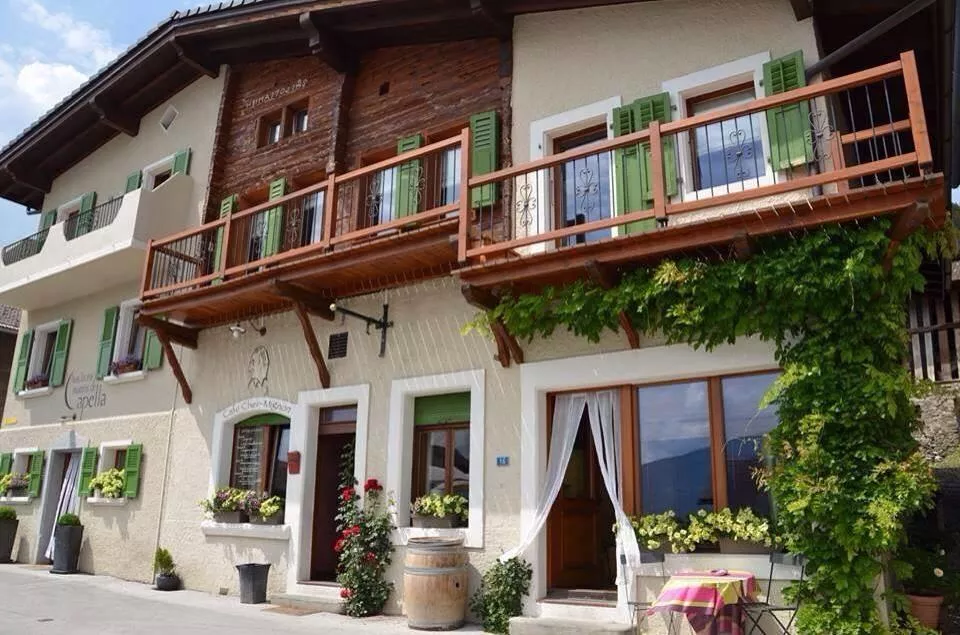 A LOUER OU VENDRE Café Restaurant chambres d'hôtes dans un village typique Valaisan à 2 pas de Crans-Montana