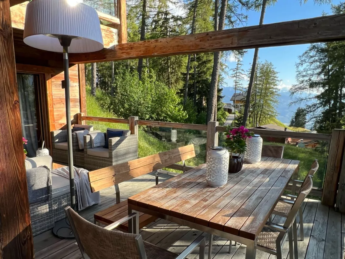 Exceptionnel chalet de haut standing en pierre et vieux bois A DEUX PAS DU CENTRE DE CRANS et DU GOLF