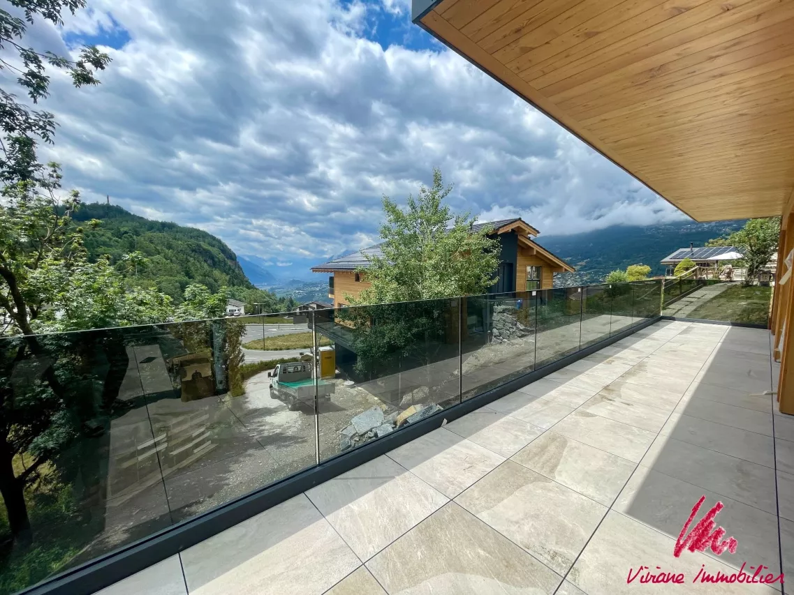Vue imprenable à quelques pas du centre du village CHALET AVEC JARDIN