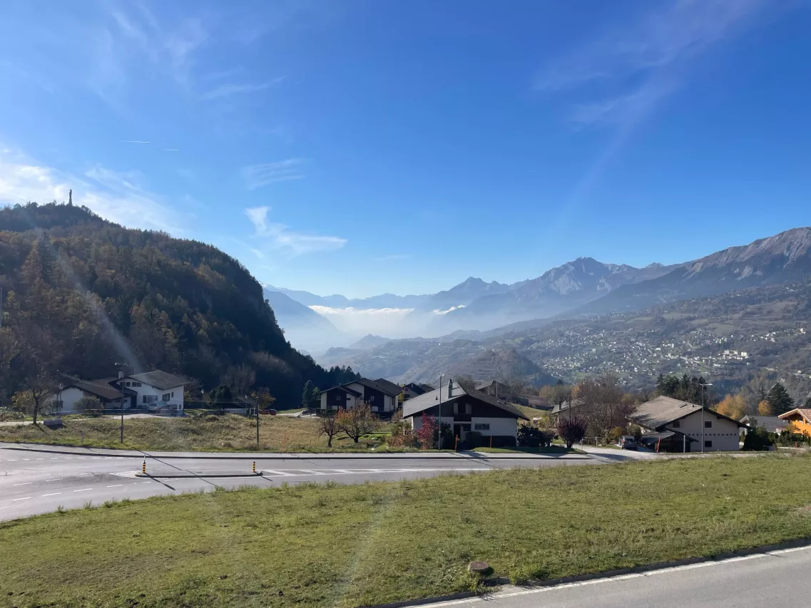 Luxueuse villa à deux pas du village de Lens, vue imprenable