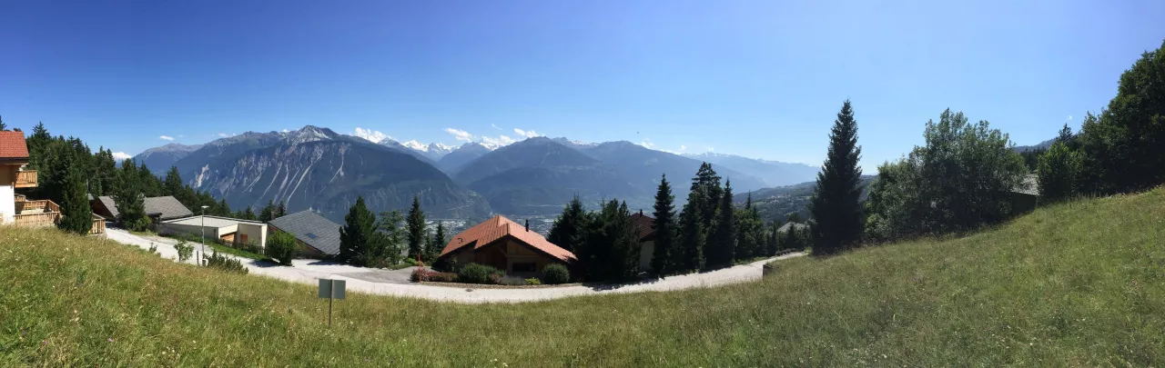 Magnifique parcelle dans un coin de nature avec vue à 180° à Aminona (Crans-Montana)