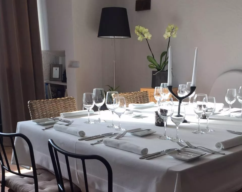 RARE! Restaurant de renom avec chambres d'hôtes dans un village typique Valaisan à 2 pas de Crans-Montana