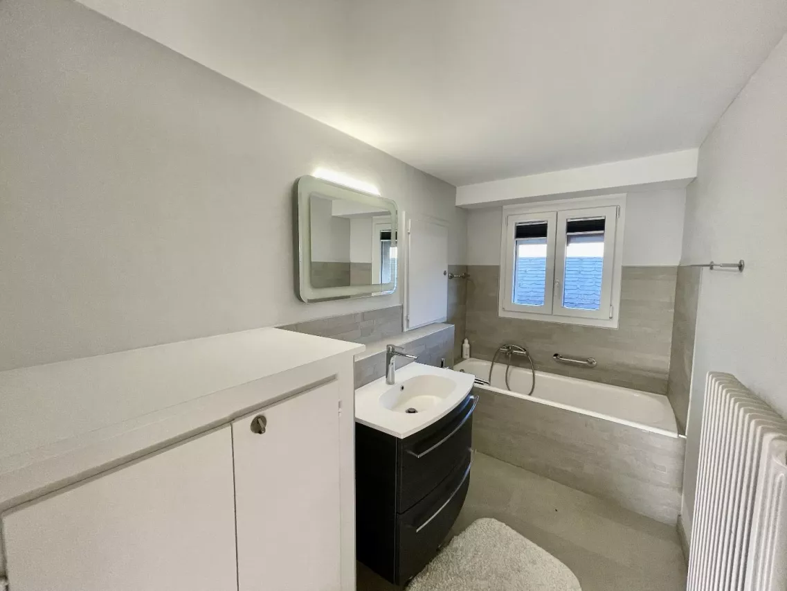 Charmant appartement au coeur du vieux village de Lens en grande partie rénové