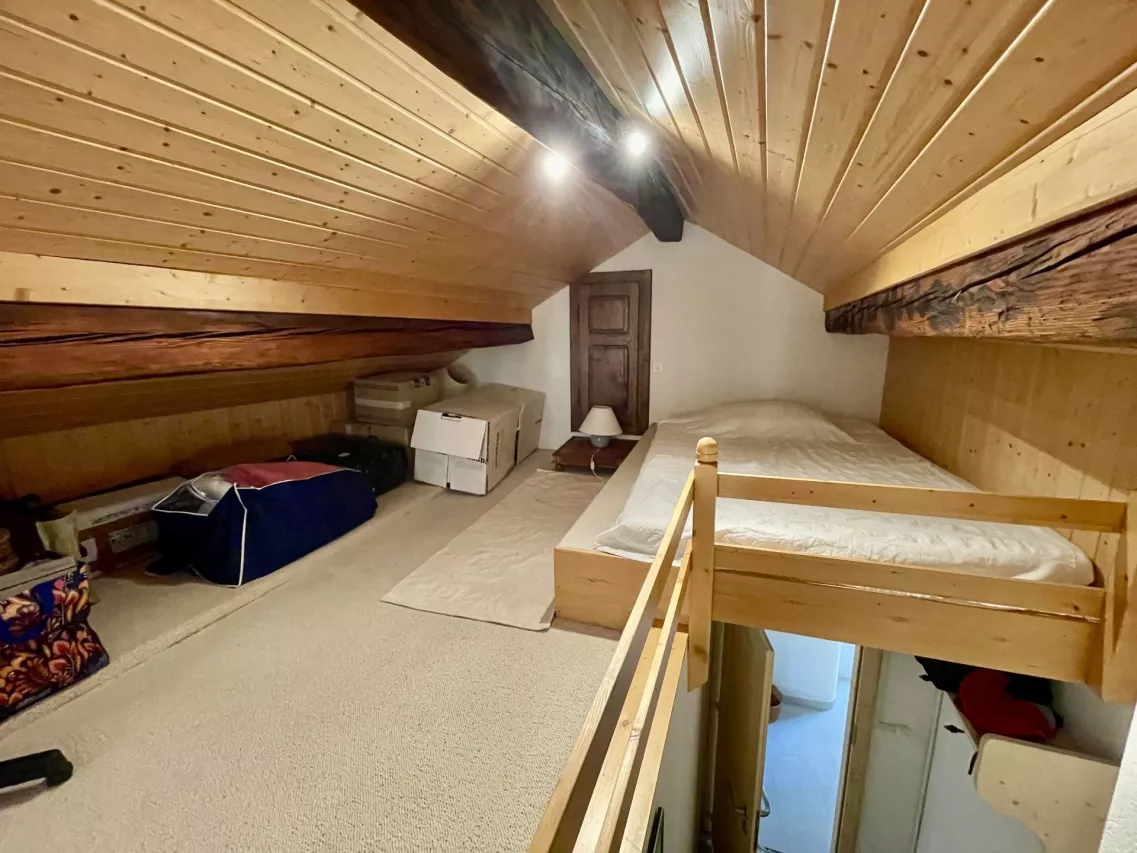 Charmant appartement au coeur du vieux village de Lens en grande partie rénové