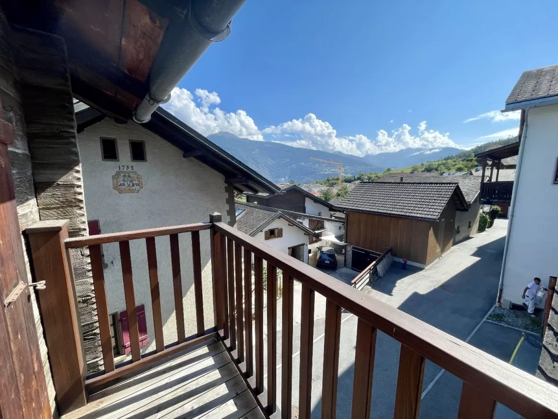 Charmant appartement au coeur du vieux village de Lens en grande partie rénové