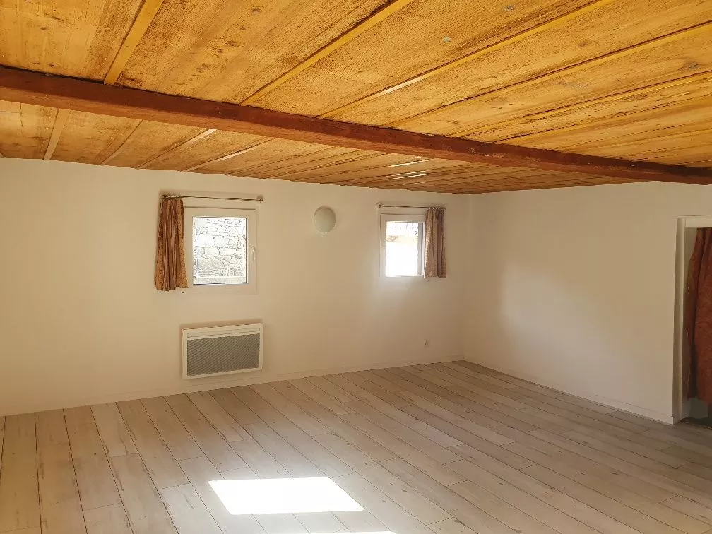 Appartement dans maison villageoise | A saisir !