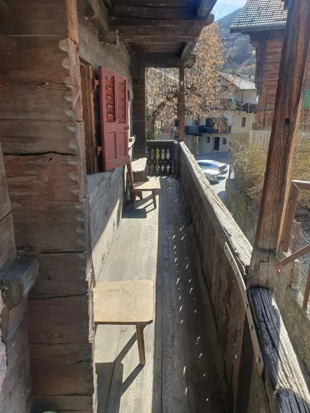 Appartement dans maison villageoise | A saisir !