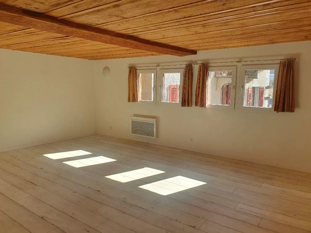Appartement dans maison villageoise | A saisir !