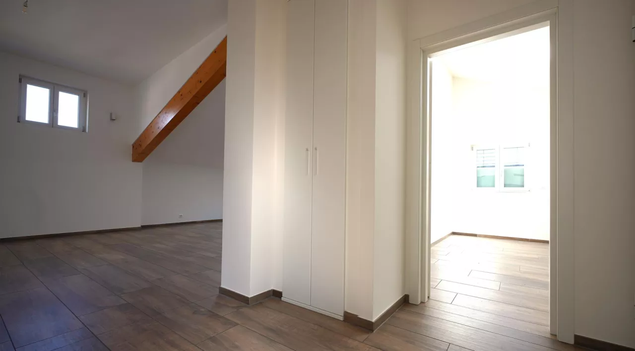 Grand attique rénové 127 m² - volume et cachet - Réchy